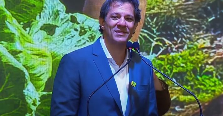 Haddad discursa em evento do MST no Paraná