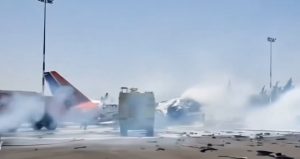 Israel destrói avião dos houthis Sanaa