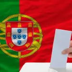 Eleitores portugueses escolhem entre 8 partidos em um cenário de forte polarização e fragmentação parlamentar
