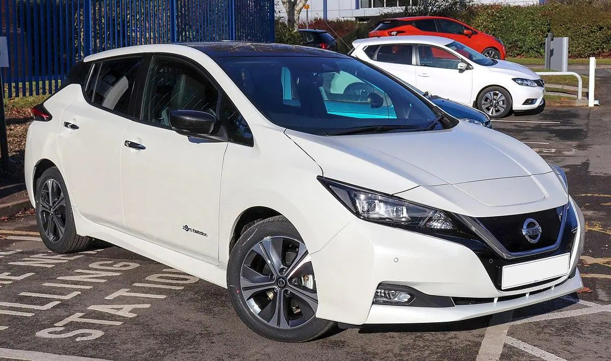 O 'Leaf' é um veículo elétrico produzido pela Nissan, lançado nos Estados Unidos e Japão em dezembro de 2010