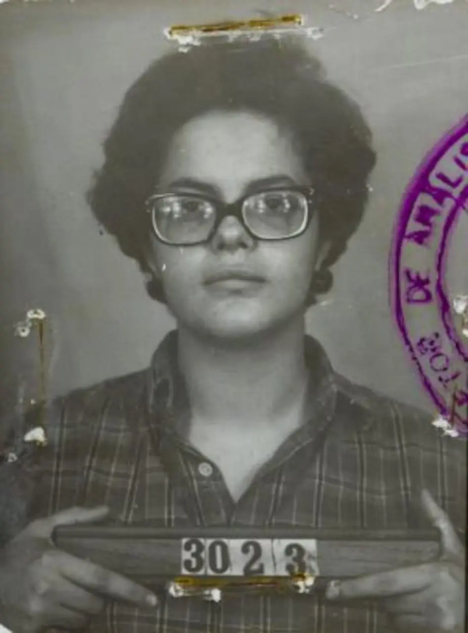 Foto de Dilma ao ser presa no regime militar