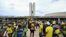 Manifestantes na rampa do Congresso Nacional, durante o 8 de janeiro de 2023 | Foto: Marcelo Camargo/Agência Brasil