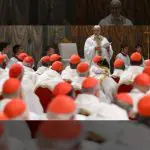 Chefe religioso e político da Igreja Católica, o papa Luis XIV começou sua gestão informal nesta sexta, 9, pedindo aos cardeais que mantenham suas posições na Cúria Romana, o governo central do Vaticano | Foto: VaticanNews