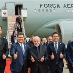 Lula com Pacheco, Alcolumbre, Motta e Lira, durante viagem ao Japão: fuga dos problemas e oportunidade para costurar acordos com o Congresso | Foto: Ricardo Stuckert/PR