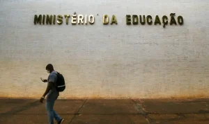 Em agosto, o governo bloqueou R$ 1,28 bilhão do MEC. O congelamento dos repasses não retirou valores das instituições, mas reduziu o limite de gastos