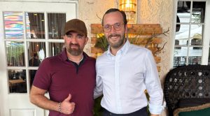 Mike Benz e Filipe Barros