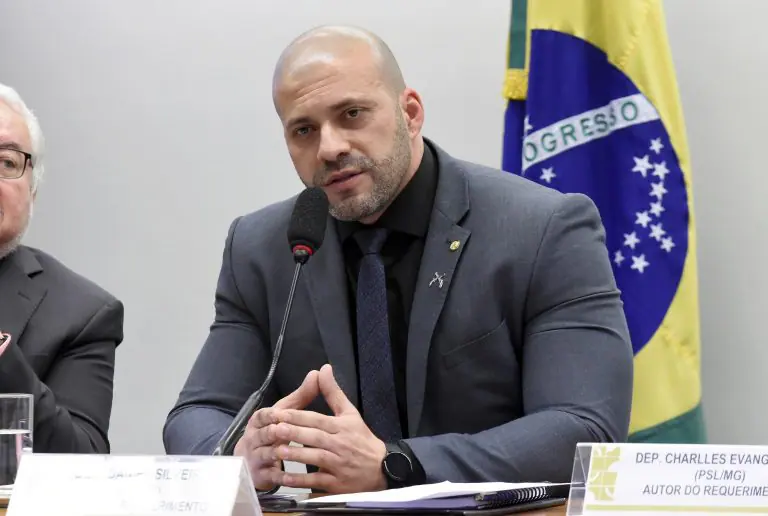 Daniel Silveira é homenageado por parlamentares que destacam sua trajetória na segurança pública e no Congresso Nacional | Foto: Divulgação/Câmara dos Deputados