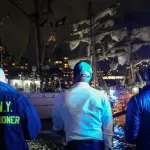 Autoridades norte-americanas observam a embarcação do México pouco depois do acidente: pelos menos duas pessoas morreram | Foto: Reprodução/Twitter/X