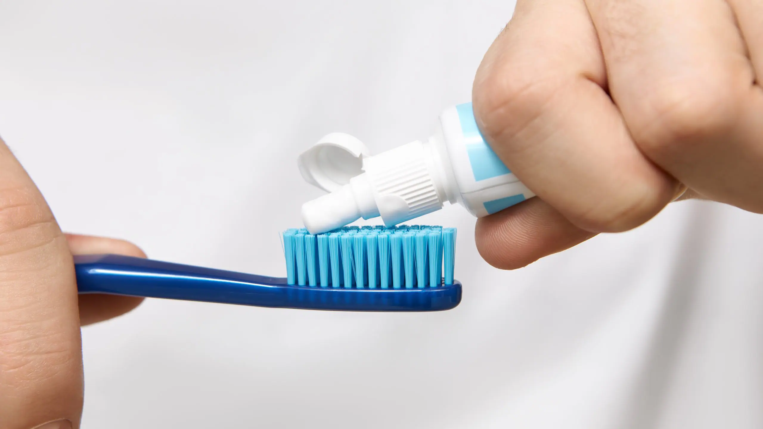 Em nota, a Colgate reafirma a segurança e a qualidade do produto | Foto: Karlyukav/Freepik