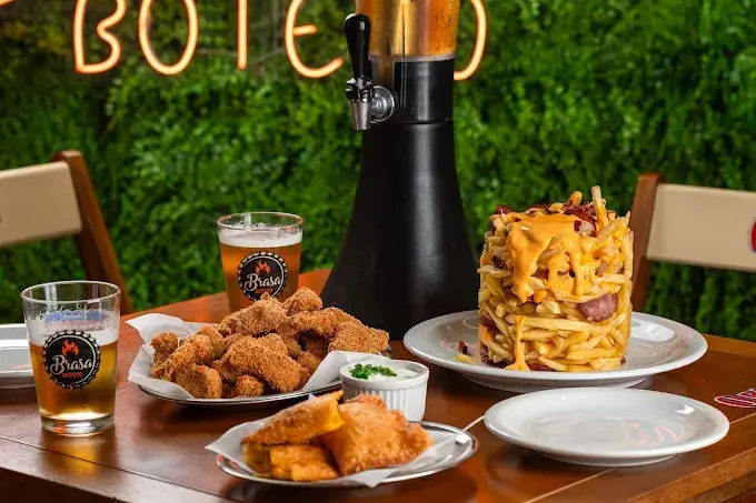 Pratos e bebidas do Brasa Boteco