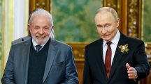 O presidente Lula ao lado de Vladimir Putin em Moscou, Rússia - 9/05/2025