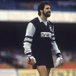 'Rodolfo Rodríguez, senhores, não era só goleiro', escreve Milton Neves | Foto: Divulgação/Santos FC