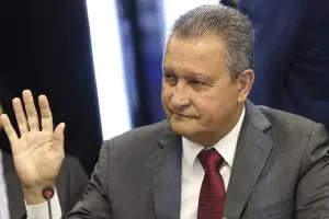 Rui Costa alegou que o ex-ministro da Previdência Social Carlos Lupi não foi informado pela CGU sobre a real extensão dos desvios | Foto: Marcelo Camargo/Agência Brasil