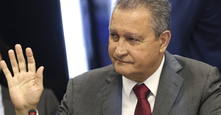 Rui Costa alegou que o ex-ministro da Previdência Social Carlos Lupi não foi informado pela CGU sobre a real extensão dos desvios | Foto: Marcelo Camargo/Agência Brasil