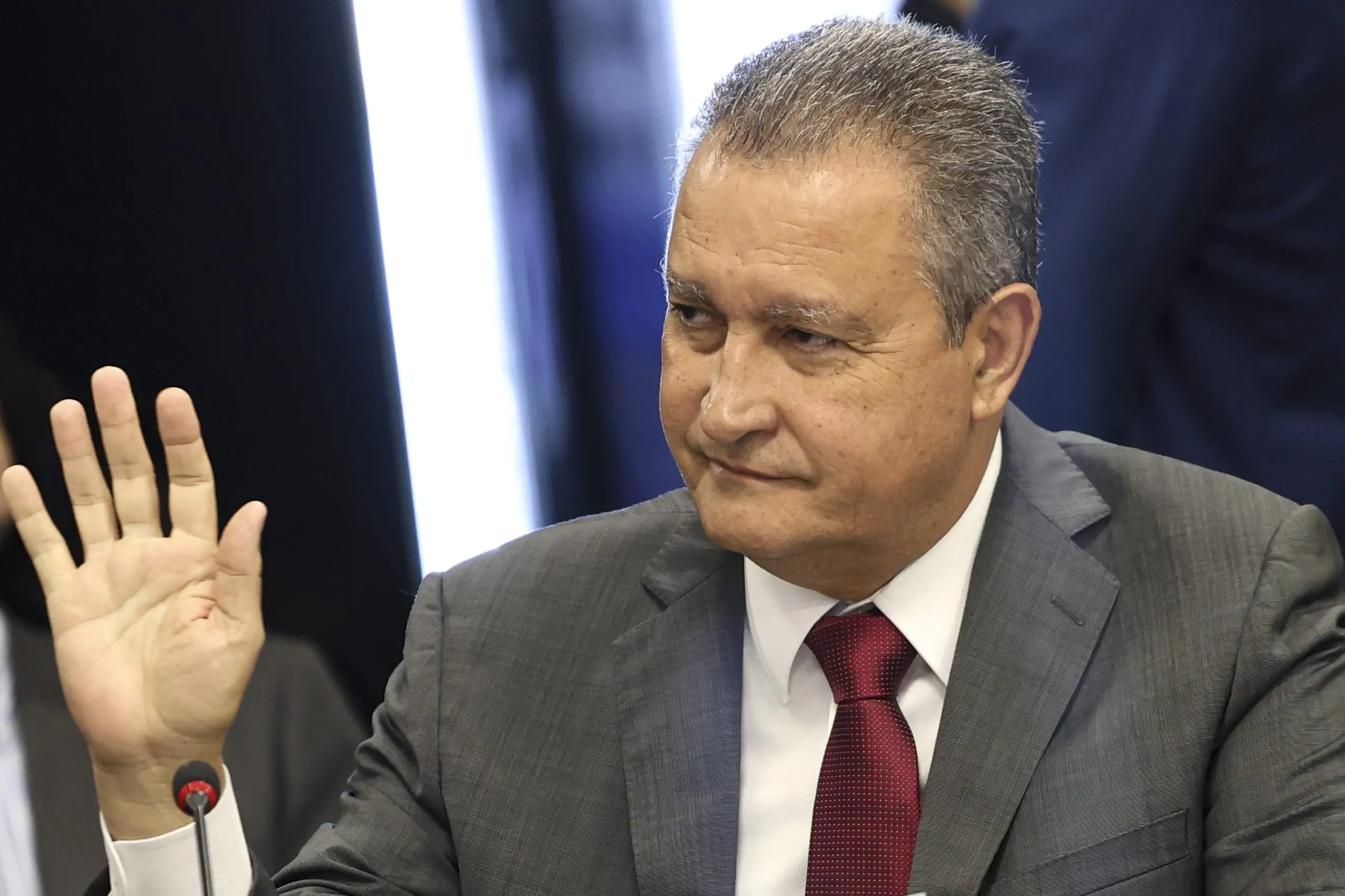 Rui Costa alegou que o ex-ministro da Previdência Social Carlos Lupi não foi informado pela CGU sobre a real extensão dos desvios | Foto: Marcelo Camargo/Agência Brasil