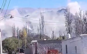 Moradores da cidade de Campanas gravaram cenas em que montanhas aparentam ter sofrido explosões: fumaça e tremores | Foto: Reprodução/Twitter/X