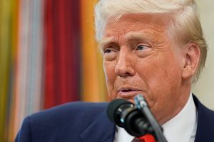 Estados Unidos O presidente dos EUA, Donald Trump, discursa durante a cerimônia de posse do enviado especial Steve Witkoff, no Salão Oval da Casa Branca, em Washington, DC - 6/5/2025 | Foto: Kent Nishimura/Reuters