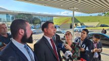 Flávio Bolsonaro e Paulo Bilynskyj querem denunciar facções ao governo de Donald Trump