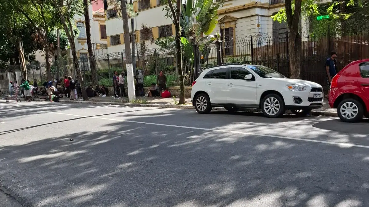 Usuários de drogas na Rua Alameda Glete | Foto: Revista <b>Oeste</b>