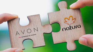 A Natura busca uma solução para os negócios da Avon Internacional e considera opções como venda