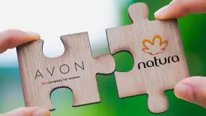A Natura busca uma solução para os negócios da Avon Internacional e considera opções como venda