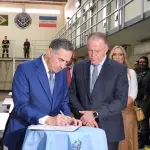 Renato Casagrande (PSB), governador do Espírito Santo e Luís Roberto Barroso, presidente do STF | Foto: Divulgação/Governo do ES