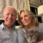 Joe Biden ao lado de sua mulher e gato de estimação | Foto: X/Reprodução