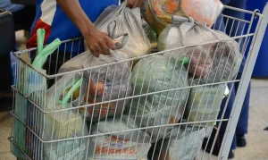 A inflação dos alimentos pesa mais para as famílias vulneráveis, diz o estudo | Foto: Reprodução/Agência Brasil