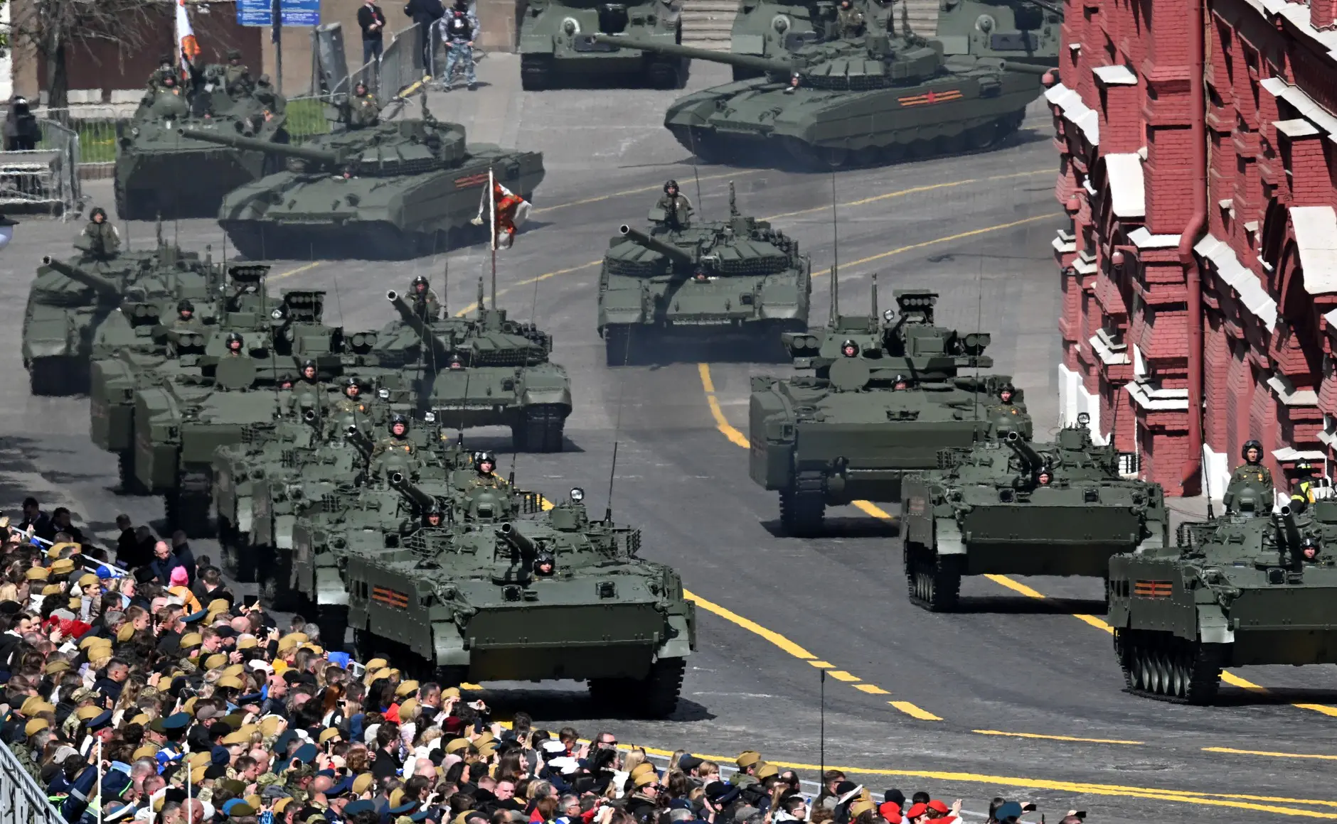 Arsenal militar exibido em desfile na Rússia, na comemoração dos 80 anos da vitória soviética na 2ª Guerra Mundial