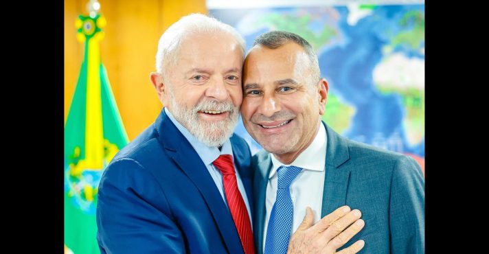À esquerda, Luiz Inácio Lula da Silva; à direita, Waguinho