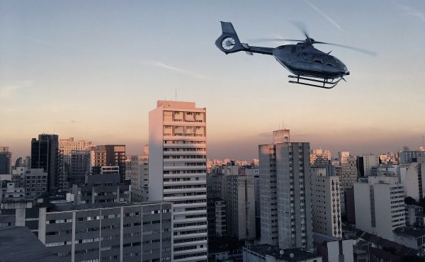 Com a taxa, vereadores de esquerda pretendem 'compensar danos ambientais' dos transportes aéreos | Foto: Divulgação/Revo