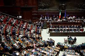 Plenário do Parlamento da Itália | Foto: Reuters
