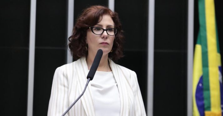 Deputada Carla Zambelli afirma que a sentença da Suprema Corte não encerrará sua luta política| Foto: Zeca Ribeiro/Câmara dos Deputados