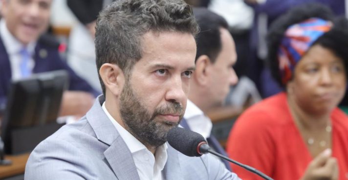 Deputado José Medeiros (PL-MS) acusa Janones e outros parlamentares de quebra de decoro por ofensas, ataques verbais e assédio moral durante sessões na Câmara | Mario Agra / Câmara dos Deputados