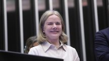 A preocupação de Gleisi Hoffmann é com os efeitos da crise do INSS na opinião pública | Foto: Kayo Magalhães/Câmara dos Deputados