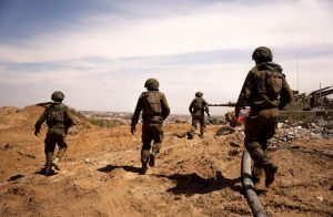 O Exército israelense anunciou o avanço de tropas por terra no norte e no sul da Faixa de Gaza