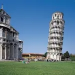 Torre de Pisa, é um campanário da catedral da cidade italiana de Pisa, um dos pontos turísticos mais famosos do país