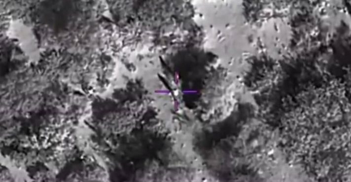Imagem aérea divulgada pela Casa Branca mostra mira digital focalizando alvos em área rural da Somália | Foto: White House/Reprodução
