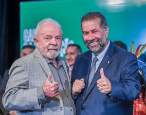 Presidente Lula e o ex-ministro da Previdência, Carlos Lupi, que se demitiu na sexta-feira 2