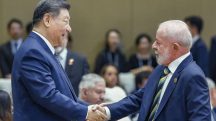 O presidente Luiz Inácio Lula da Silva se encontra com Xi Jinping, o líder chinês, na abertura do IV Fórum Celac-China