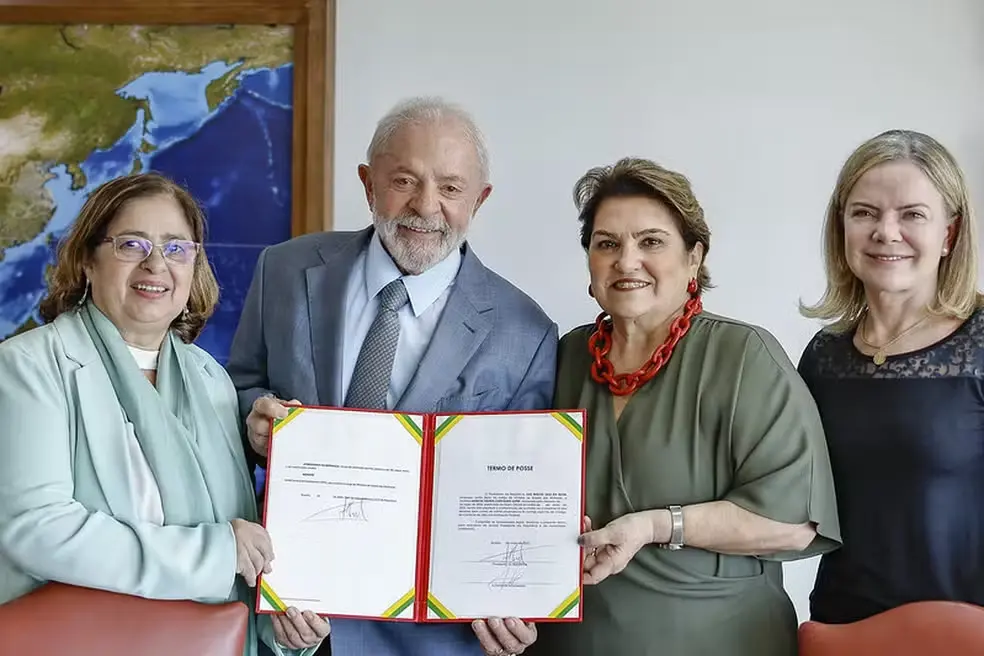 A ex-ministra Cida Gonçalves, Lula, a nova ministra Márcia Lopes, e Gleisi Hoffmann | Foto: Ricardo Stuckert/PR
