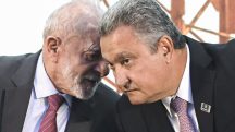 Presidente Lula, conversa com ministro da Casa Civíl, Rui Costa, durante abertura do encontro internacional da indústria da construção | Foto: Paulo Pinto/Agência Brasil