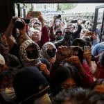 Manifestantes pró-Palestina durante invasão à biblioteca da Universidade de Columbia, em Nova York | Foto: Reprodução/Redes sociais