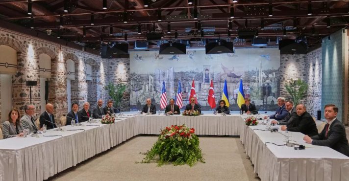 Autoridades da Ucrânia, Rússia, Estados Unidos e Turquia durante negociação em Istambul | Foto: Reprodução/Redes sociais