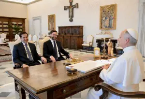 Marco Rubio e JD Vance com o papa Leão XIV