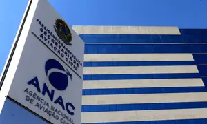 anac crise corte de gastos pilotos aviação suspenção provas