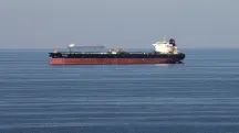 Petroleira navegando no estreito de Hormuz | Foto: REUTERS/Hamad I Mohammed/File Photo