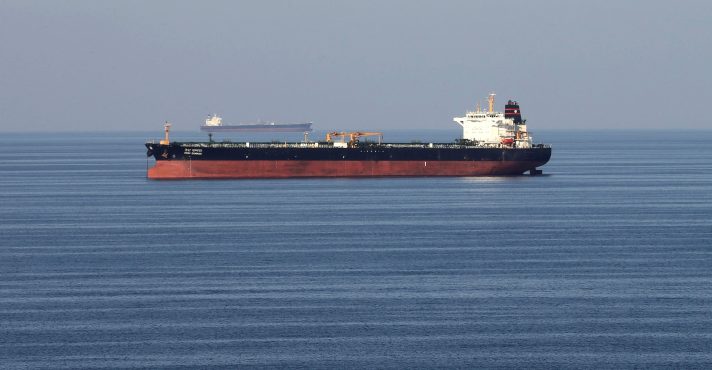Petroleira navegando no estreito de Hormuz | Foto: REUTERS/Hamad I Mohammed/File Photo