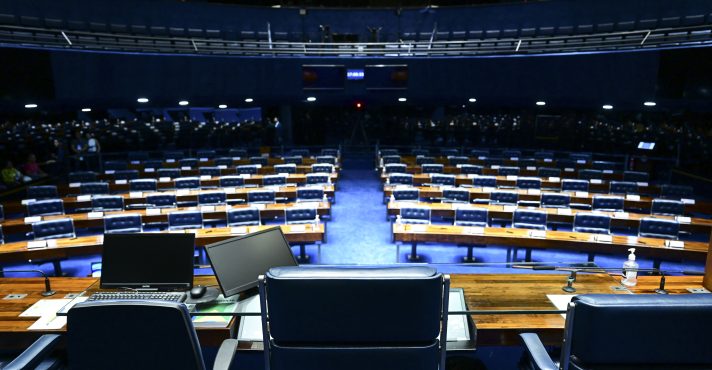 Congresso recebe do Ranking dos Políticos proposta de reforma para enxugar gastos e valorizar desempenhoo| Foto: Andressa Anholete/Agência Senado