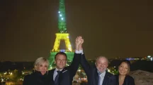Lula e Janja em viagem a Paris, ao lado do presidente francês e da primeira-dama